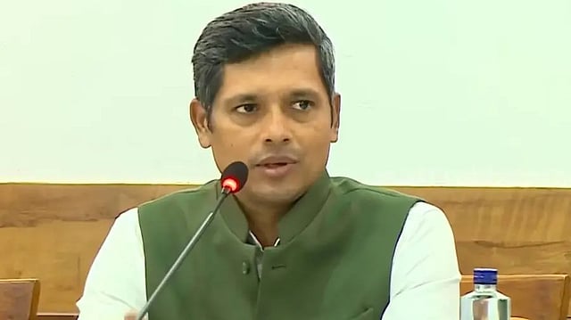 '99.5 ശതമാനം എന്യുമറേഷന് ഫോമും വിതരണം ചെയ്തു'; ഫോം പൂരിപ്പിക്കുന്ന കാര്യത്തില് ഭാഷ തടസമല്ലെന്ന് ചീഫ് ഇലക്ടറല് ഓഫിസര്