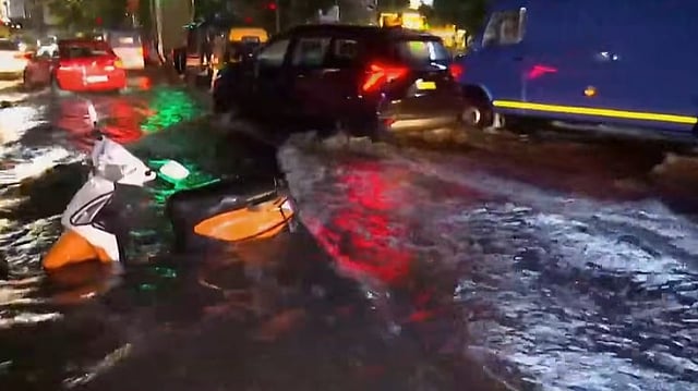 കൊച്ചിയില് കനത്ത മഴ: വിവിധ സ്ഥലങ്ങളില് വെള്ളക്കെട്ട്, നഗരത്തില് ഗതാഗതക്കുരുക്ക്