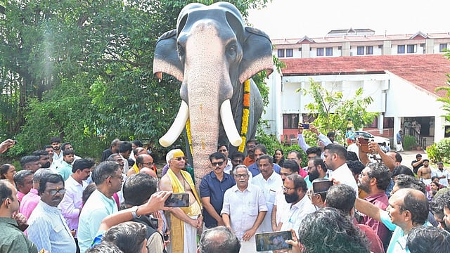 ഗുരുവായൂര്‍ കേശവന്റെ നവീകരിച്ച പ്രതിമ സമര്‍പ്പിച്ചു