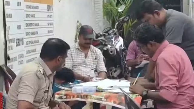 പാറശാലയില്‍ വന്‍ കഞ്ചാവ് വേട്ട; കാറില്‍ കടത്തിയ 51 കിലോ കഞ്ചാവ് പിടികൂടി