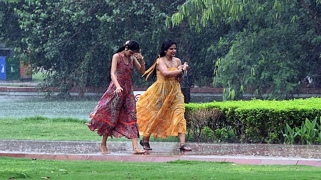 ഇന്നും ശക്തമായ മഴയ്ക്ക് സാധ്യത; ഇടിമിന്നൽ, 50 കിലോമീറ്റർ വേഗതയിൽ കാറ്റ്; മുന്നറിയിപ്പ്