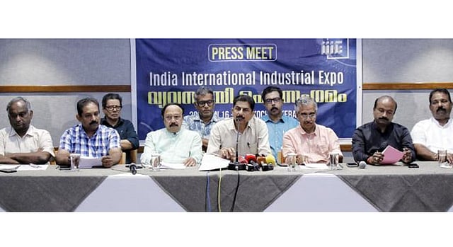 ഇലക്ട്രിക് ടു-വീലറും കാറും മുതല് ട്രക്ക് വരെ; ഇവി എക്സ്പോയും വ്യവസായി സംഗമവും കൊച്ചിയില്