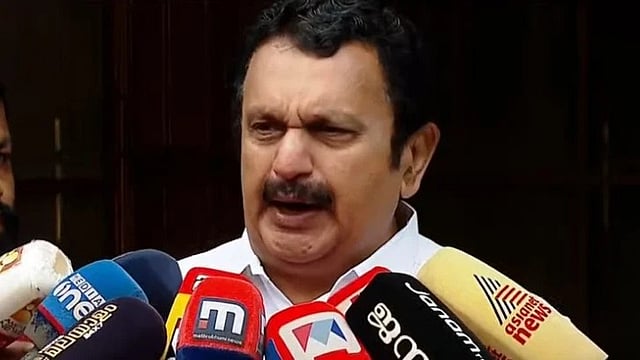 'രാഹുലിന്റെ എംഎല്എ സ്ഥാനം പാര്ട്ടി വിചാരിച്ചാല് ഒഴിവാക്കാന് കഴിയില്ല; സസ്പെന്ഷന് പാര്ട്ടി പുറത്താക്കലിന് തുല്യം, സ്വയം സംരക്ഷണം ഒരുക്കണം'