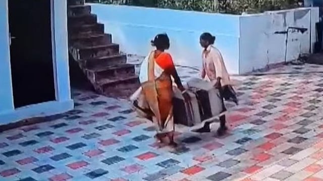 വീട്ടിലെ എസി അടിച്ചുമാറ്റി നാടോടി സ്ത്രീകൾ; ദുബായിലിരുന്ന് സിസിടിവിയിൽ മോഷണം ലൈവായി കണ്ട് വീട്ടുടമ