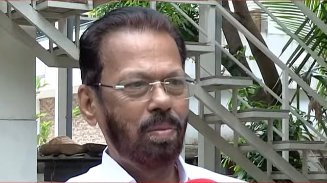 'രാഹുലിനെ തള്ളാനും കൊള്ളാനും ഞങ്ങളില്ല; പാര്ട്ടി ആരെയും ഊരു വിലക്ക് ഏര്പ്പെടുത്താറില്ല'