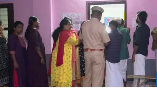 ആദ്യഘട്ടത്തില് കനത്തപോളിങ്, 70 ശതമാനം കടന്നു; എറണാകുളം മുന്പന്തിയില്, പിന്നില് തിരുവനന്തപുരം