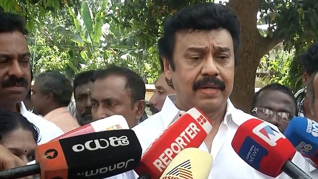 ​'ഗൂഢാലോചന സർക്കാർ തെളിയിക്കട്ടെ; ഇനി പവർ ​ഗ്രൂപ്പുകളൊന്നും ഇവിടെ ഉണ്ടാകത്തില്ല, അതിനുള്ള ചങ്കൂറ്റം ഉള്ളവരാരും ഇവിടെയില്ല'
