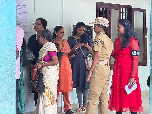 ആദ്യഘട്ടത്തില് പോളിങില് നേരിയ ഇടിവ്; എറണാകുളം മുന്നില്, കുറവ് പത്തനംതിട്ടയില്