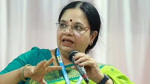 'വൈറല് ആവാന് എന്ത് നെറികേടും; യാതൊരു ഭാവ വ്യത്യാസവുമില്ലാതെ വിഡിയോ എടുക്കുന്ന സ്ത്രീ'; തുറന്നടിച്ച് ഭാഗ്യലക്ഷ്മി