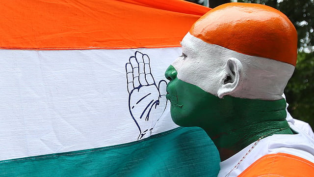 മിന്നും ജയത്തോടെ യുഡിഎഫ്, കേരളമാകെ തരംഗം; കാവിയണിഞ്ഞ് തിരുവനന്തപുരം കോര്പ്പറേഷന്