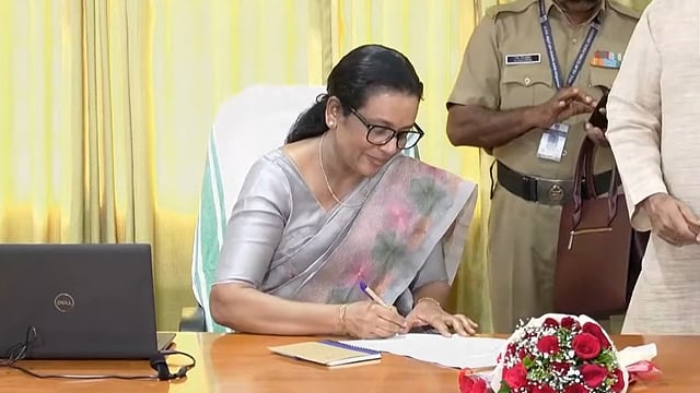 'പഴയതൊന്നും ഓര്‍ക്കേണ്ടതില്ല'; കെടിയു വിസിയായി ഡോ. സിസ തോമസ് ചുമതലയേറ്റു
