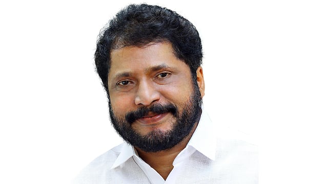 കോണ്ഗ്രസും ലീഗും ചേര്ന്ന് ധ്രുവീകരണത്തിന് ശ്രമിച്ചു; 'പോറ്റിയേ കേറ്റിയേ' ഗാനത്തിനെതിരെ സിപിഎം പരാതി നല്കും