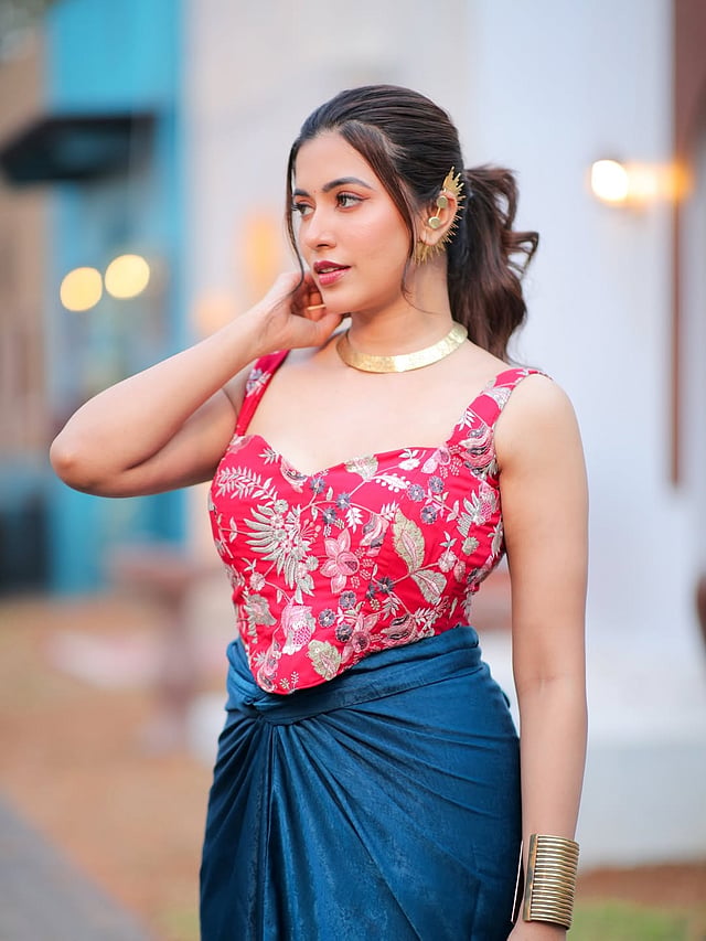 സോഷ്യല് മീഡിയയിലെ മിന്നും താരം