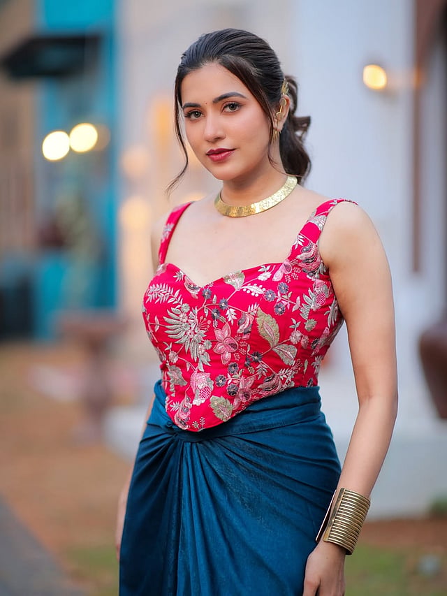 ആരാധകരുടെ മനം കവർന്ന് സുന്ദരി