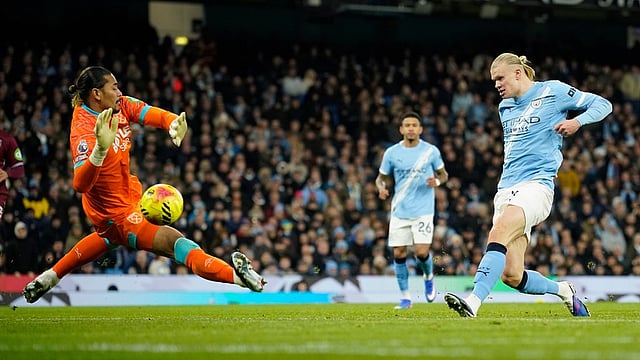 Manchester City's Erling Haaland, right, shoots and scores his sides third goal