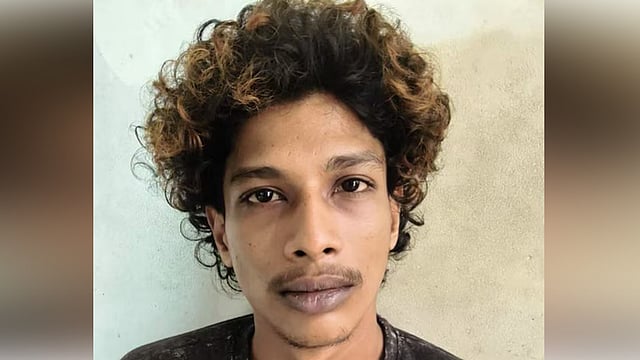 മുറിയിൽ ആർക്കും പ്രവേശനമില്ല; കഞ്ചാവ് ചെടിക്ക് മറ ഷൂ റാക്ക്, കാറ്റും വെളിച്ചവും കിട്ടാൻ പ്രത്യേക ഫാനും ലൈറ്റും