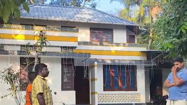 കാട്ടാക്കടയില്‍ വന്‍ മോഷണം, കുടുംബം പള്ളിയില്‍ പോയ സമയത്ത് വീട് കൊള്ളയടിച്ചു; 60 പവന്‍ സ്വര്‍ണം കവര്‍ന്നു