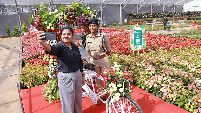 അയ്യായിരത്തിലേറെ ഓർക്കിഡുകൾ,  നാല്പതിനായിരത്തോളം  പൂച്ചെടികൾ; കൊച്ചിൻ ഫ്ലവർ ഷോയ്ക്ക് തുടക്കം