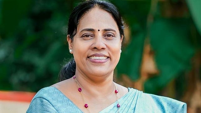 'പണം വാങ്ങി മേയര് പദവി വിറ്റു'; തൃശൂരില് ഇടഞ്ഞ് ലാലി ജെയിംസ്, വിപ്പ് കൈപ്പറ്റിയില്ല
