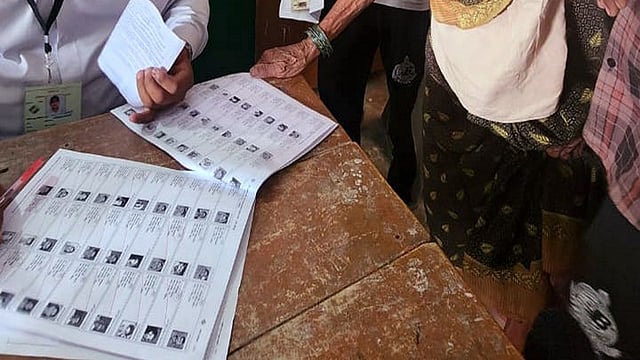 എസ്‌ഐആര്‍ കരട് പട്ടിക: നിശാക്യാമ്പുമായി കോണ്‍ഗ്രസ്, ഇന്ന് വൈകീട്ട് അഞ്ച് മണി മുതല്‍ മണ്ഡലം അടിസ്ഥാനത്തില്‍ പരിശോധന 