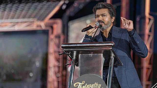 'വിജയിക്കാൻ നിങ്ങൾക്ക് സുഹൃത്തുക്കൾ തന്നെ വേണമെന്നില്ല, പക്ഷേ ശക്തനായ ഒരു ശത്രു വേണം'; ആരാധകരോട് വിജയ്