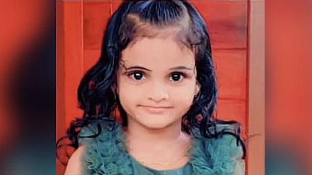 കളിക്കുന്നതിനിടെ അപകടം; ഒന്നാം ക്ലാസുകാരി പുഴയില് മുങ്ങിമരിച്ചു