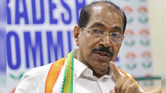 മന്ത്രിസ്ഥാനമില്ലാത്ത ഫുള്ടൈം അധ്യക്ഷന് കെപിസിസിക്ക് വേണം ; രാഹുലിനെ കണ്ട് സണ്ണി ജോസഫ്