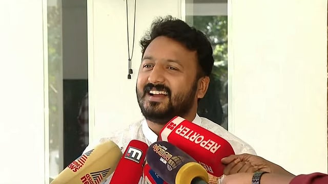 'പേടിപ്പിക്കാന് നീയെന്നല്ല, ലോകത്ത് ഒരുമനുഷ്യനും നോക്കണ്ട; നീ ചെയ്യുന്നത് ഞാന് താങ്ങും, പക്ഷെ നീ...'; രാഹുലിന്റെ ഭീഷണി സന്ദേശം പുറത്ത്