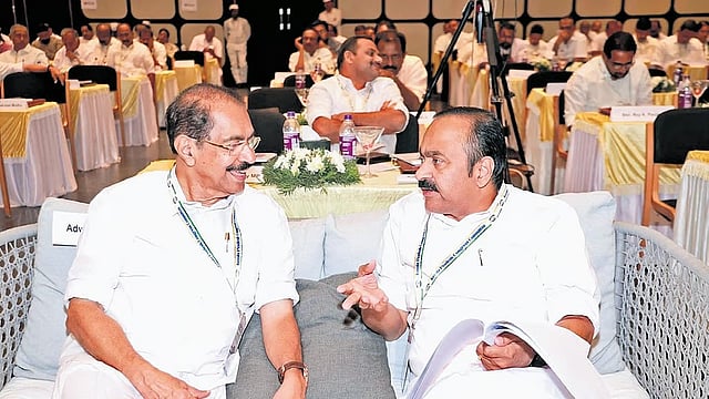 '90 സീറ്റില് ജയസാധ്യത'; 'ലക്ഷ്യ 2026'ല് കനഗോലു റിപ്പോര്ട്ട്, അധികാരം തിരിച്ചുപിടിക്കാന് കോണ്ഗ്രസ്