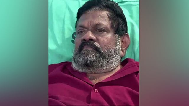 'ലിഫ്റ്റില് കുടുങ്ങിയ രവീന്ദ്രന് നായര് രക്ഷപെട്ടത് ഭാഗ്യം കൊണ്ട്'; 5 ലക്ഷം നഷ്ടപരിഹാരം നല്കണമെന്ന് മനുഷ്യാവകാശ കമ്മീഷന്