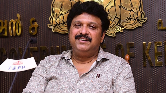 'എവിടെ പോകാന്, പത്തനാപുരത്തുകാര്ക്ക് ഞാനില്ലാതെയോ എനിക്ക് പത്തനാപുരത്തുകാരില്ലാതെയോ പറ്റില്ല'