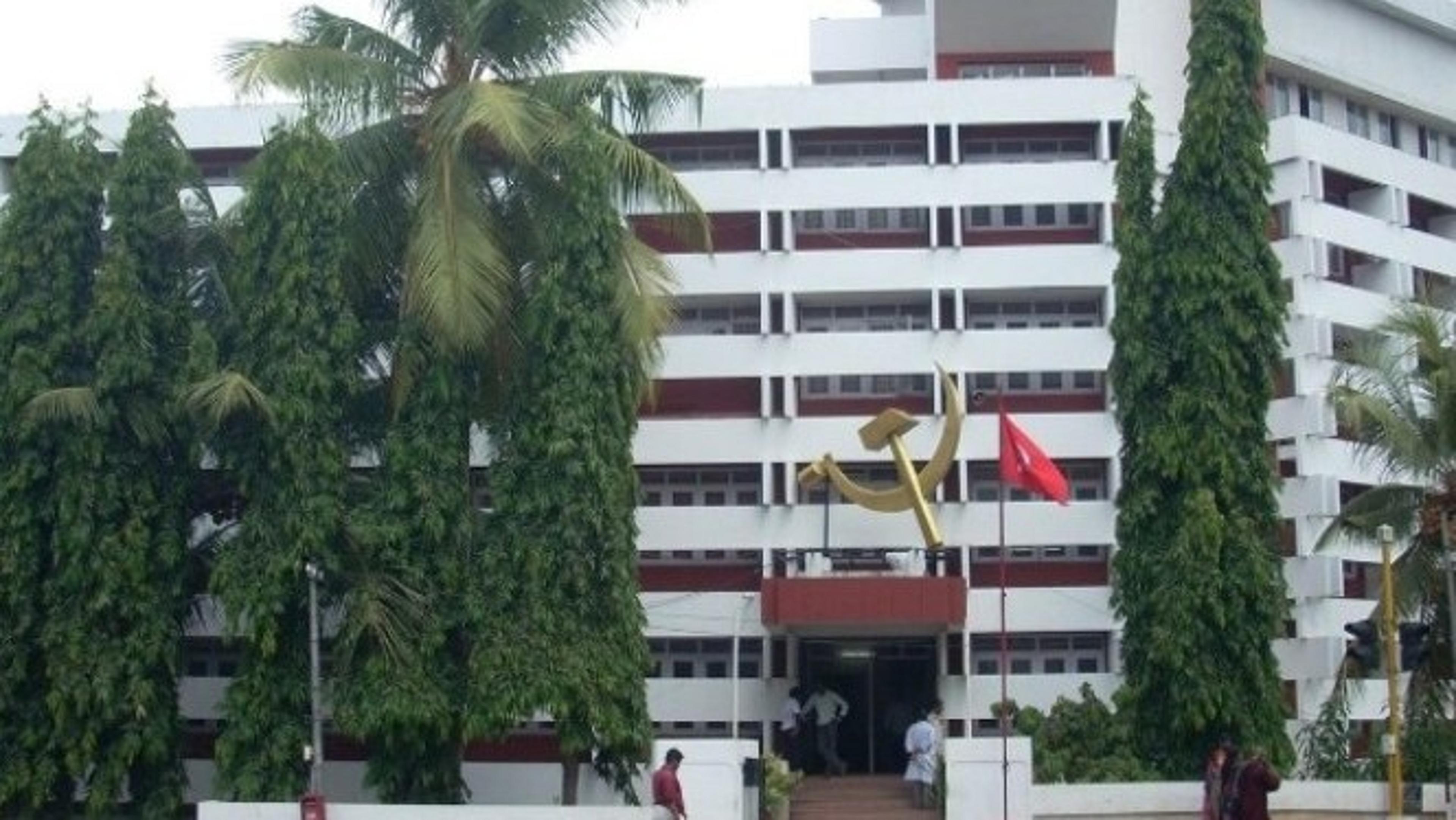എകെജി സെന്റര് ഭൂമി അളക്കല് നാളെ; റവന്യൂ വകുപ്പിന്റെ നടപടി ഹൈക്കോടതി ഉത്തരവ് പ്രകാരം