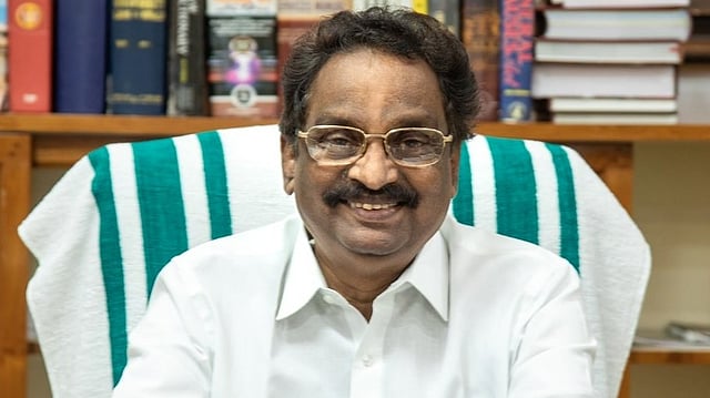 ചെറ്റത്തരം എന്നാല് 'അല്പ്പത്തം, ഹീനത' എന്നാണര്ത്ഥം; ജി സുധാകരനെതിരെ മുഖ്യമന്ത്രി ഉപയോഗിച്ചത് ഫലപ്രദമായ വാക്ക്: എ കെ ബാലന്