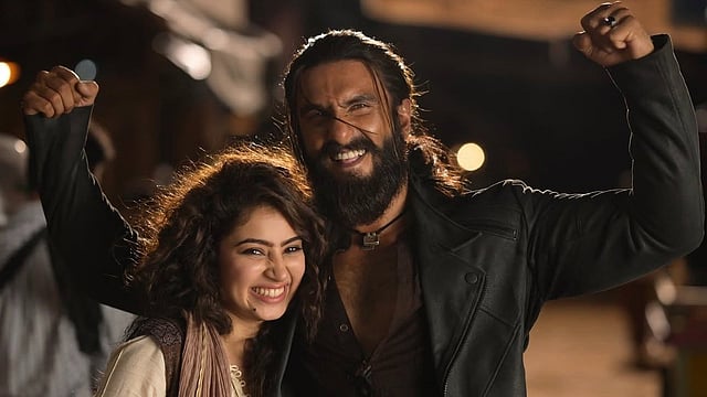 'പുഷ്പ 2' വിനെയും പൊട്ടിച്ചു; ഏറ്റവും കൂടുതൽ കളക്ഷൻ നേടുന്ന ഹിന്ദി സിനിമയായി 'ധുരന്ധർ'