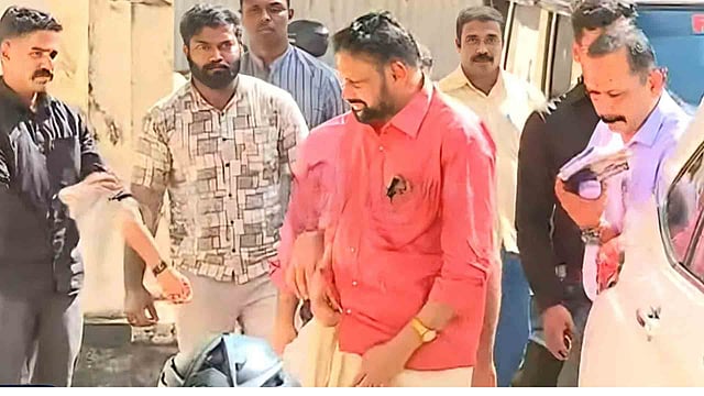 ശബരിമല സ്വര്ണക്കൊള്ള; തന്ത്രി കണ്ഠര് രാജീവര്ക്ക് ഇഡി സമന്സ്; എന് വാസുവിനും നോട്ടീസ്