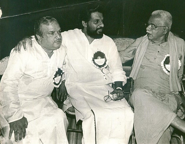 കെജെ യേശുദാസ് പി ജയചന്ദ്രൻ, നടൻ തിക്കുറിശ്ശി സുകുമാരൻ നായർ എന്നിവർക്കൊപ്പം