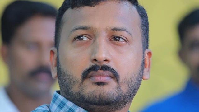 രാഹുലും പരാതിക്കാരിയും തമ്മിലുള്ള ചാറ്റ് പുറത്ത്; തിരുവല്ലയിലെ ഹോട്ടലിലെത്തി വിവരങ്ങള് ശേഖരിച്ച് അന്വേഷണ സംഘം