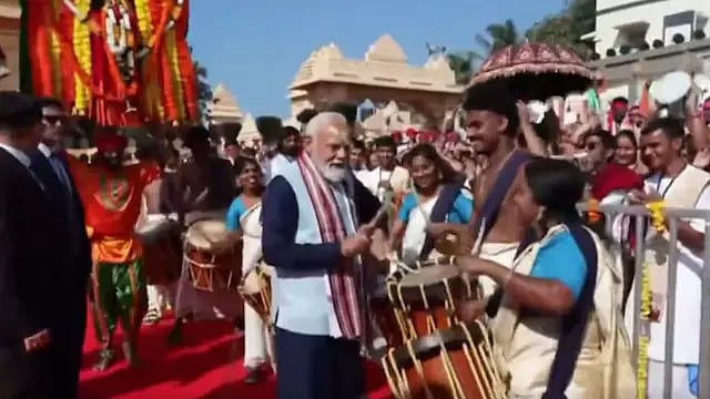 സോമനാഥ ക്ഷേത്രത്തില് മോദിയുടെ 'ചെണ്ടമേളം' - വിഡിയോ വൈറല്