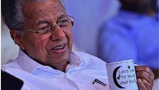 'ലവ് യു ടൂ മൂണ് ആന്ഡ് ബാക്ക്'; അതിജീവിതയ്ക്ക് ഐക്യദാര്ഢ്യവുമായി മുഖ്യമന്ത്രി
