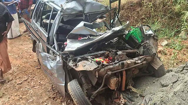 മോനിപ്പള്ളിയില് കാറും കെഎസ്ആര്ടിസി ബസും കൂട്ടിയിടിച്ച് അപകടം; എട്ടുവയസുകാരന് ഉള്പ്പെടെ 3 പേര് മരിച്ചു