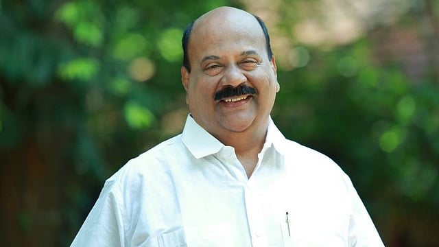 മാണി സി കാപ്പന് ആശ്വാസം; ജാമ്യമില്ലാ അറസ്റ്റ് വാറന്റ് കോടതി പിന്വലിച്ചു