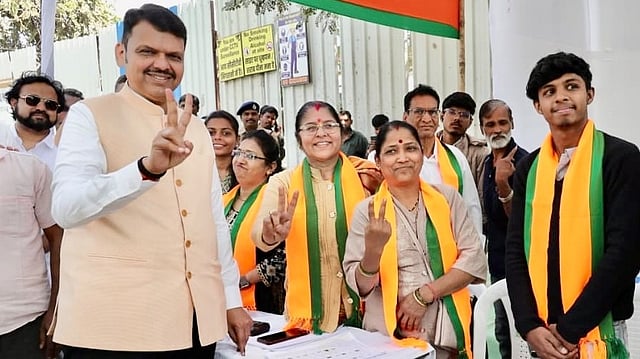 Devendra Fadnavis with bjp candidates