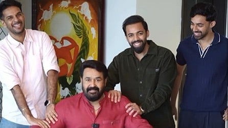 'ഈ ടീമിന്റെ കൂടെ ഞാനുമുണ്ട്, പിന്നെ എന്റെ അടുത്ത സുഹൃത്തുമുണ്ട്'; 'ചത്താ പച്ച'യിൽ മമ്മൂട്ടിക്കു പിന്നാലെ മോഹൻലാലും