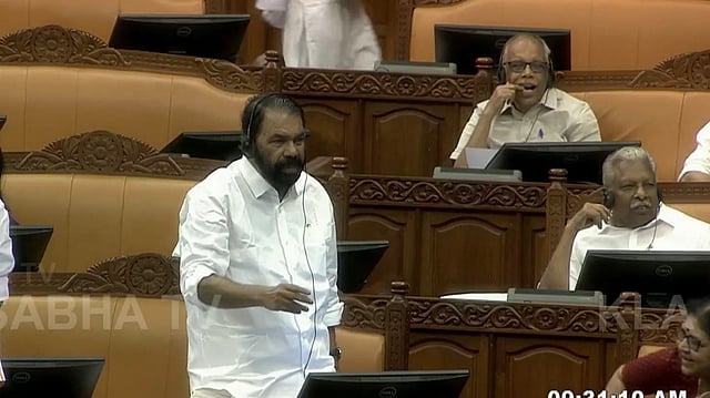 സോണിയയുടെ വീട്ടില് സ്വര്ണമുണ്ട്, റെയ്ഡ് ചെയ്യണം; അറസ്റ്റ് ചെയ്ത് ചോദ്യം ചെയ്യണമെന്ന് ശിവന്കുട്ടി