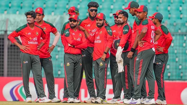 'എന്തൊരു അബദ്ധമാണ് കാണിച്ചത്, ബംഗ്ലാദേശിനെ പാകിസ്ഥാന് വഴി തെറ്റിക്കുന്നു'- തുറന്നടിച്ച് മുന് ഇന്ത്യന് താരം