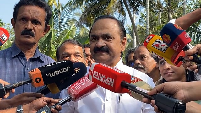 'നമുക്ക് വേഗത്തില് സഞ്ചരിക്കണം', അതിവേഗ റെയിലിനെ പിന്തുണച്ച് വിഡി സതീശന്; 'കെ റെയിലിനെ എതിര്ത്തത് പ്രായോഗികമല്ലാത്തതിനാല്'