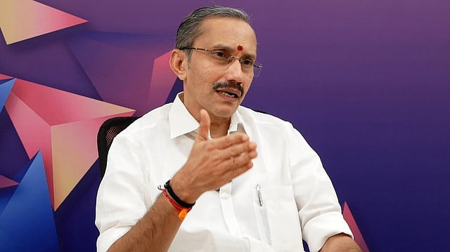 'ശശി തരൂർ അടിസ്ഥാനപരമായി ഒരു കോണ്ഗ്രസുകാരനല്ല; പറ്റിയ പ്ലാറ്റ്ഫോം ബിജെപി'