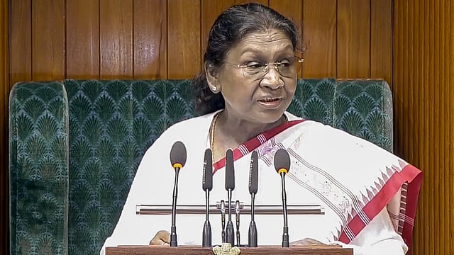 സാമൂഹിക നീതി ഉറപ്പാക്കാന്‍ പ്രതിജ്ഞാബദ്ധം, 25 കോടി ഇന്ത്യക്കാര്‍ ദാരിദ്ര്യത്തില്‍ നിന്ന് മുക്തരായി; നേട്ടങ്ങള്‍ എണ്ണിപ്പറഞ്ഞ് രാഷ്ട്രപതിയുടെ നയപ്രഖ്യാപനം