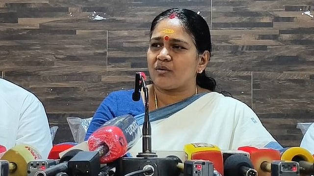 'മന്ത്രി റിയാസ് ചെറുപ്പക്കാരന്, കേന്ദ്ര മന്ത്രിയെ പോയി കാണാമല്ലോ;
ഒന്നും ആവശ്യപ്പെടുന്നില്ലെന്നാണ് സുരേഷ് ഗോപി പറയുന്നത്'