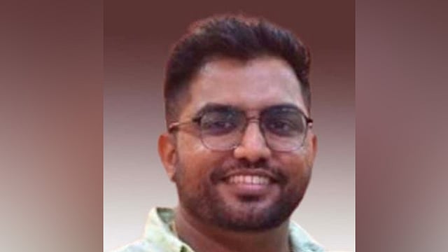 A young Malayali man collapsed and died on a plane while traveling home